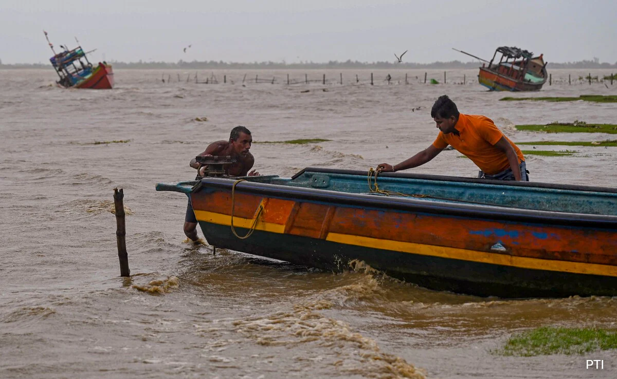 Cyclone Dana Live Updates: One Dead In West Bengal; Waterlogging Brings Kolkata To A Halt